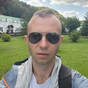  ,  Nik, 33