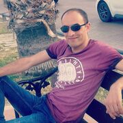  ,  Hovik, 38