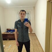  ,  Andrej, 28