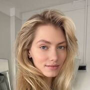  ,  Vika, 28