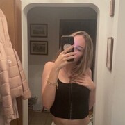  ,   Anya, 28 ,   c 