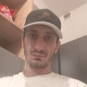  ,  Armen, 32
