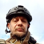   ,  Alex, 40
