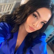  ,  Alina, 23