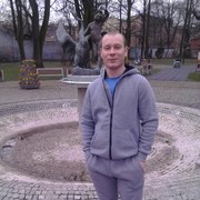  ,   Valentin, 32 ,  