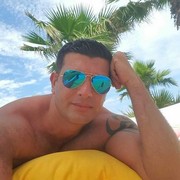  ,  Niko, 35