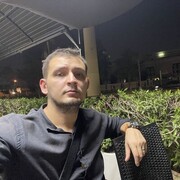  ,   Demis, 39 ,   ,   