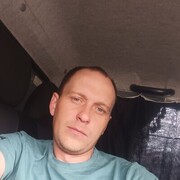  ,  Viktor, 32