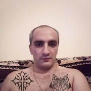  ,  Artur, 42