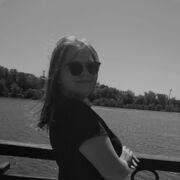  ,  Viktoria, 19