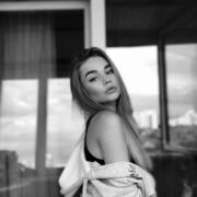  ,   Valya, 24 ,   ,   