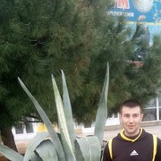  ,   Viktor, 35 ,   