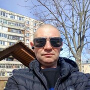  ,  Alex, 48