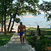  ,   Maxim, 44 ,   