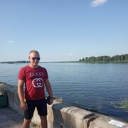  ,  Viktor, 28