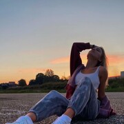  ,  Cristina, 37