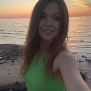  ,  Julia, 35