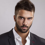  ,  Viktor, 35