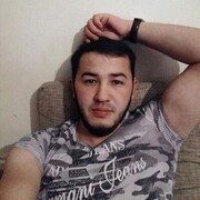  ,  Boburjon, 25