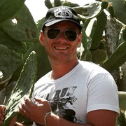  ,  Denis, 40
