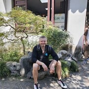  ,   Viktor, 49 ,   c 