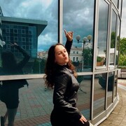 ,  Katya, 24