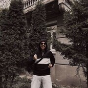  ,  Andron, 32