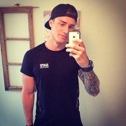 ,  Julien, 32