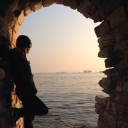  ,   Sandu, 28 ,  