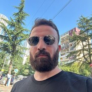  ,  Niko, 32
