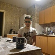  ,  Felix, 24