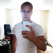 ,  Viktor, 28