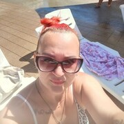  ,  Darina, 40