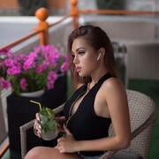  ,  Mila, 25