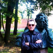  ,   Viktor, 45 ,   