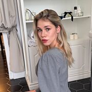  , 