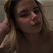 ,  Anya, 20