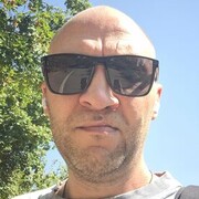   ,  Denis, 40