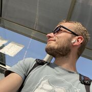  ,  Nik, 31