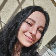  ,  Viktoria, 22