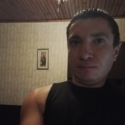  ,   Rolandas, 44 ,   