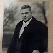  ,  Holger, 48