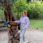  ,   Julia, 42 ,   ,   