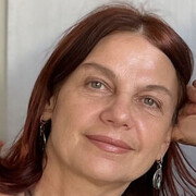  An Caislean Nua,  Elena, 62