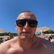  ,  Garik, 32