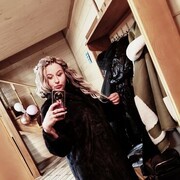  ,   Mia, 30 ,   ,   
