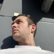  ,  Korben, 29