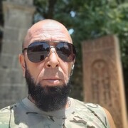  ,  Miro, 51