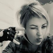 -,   Lara Fox, 46 ,   