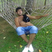 gogos xvdebi farulad  vcxovrob marto gorshi